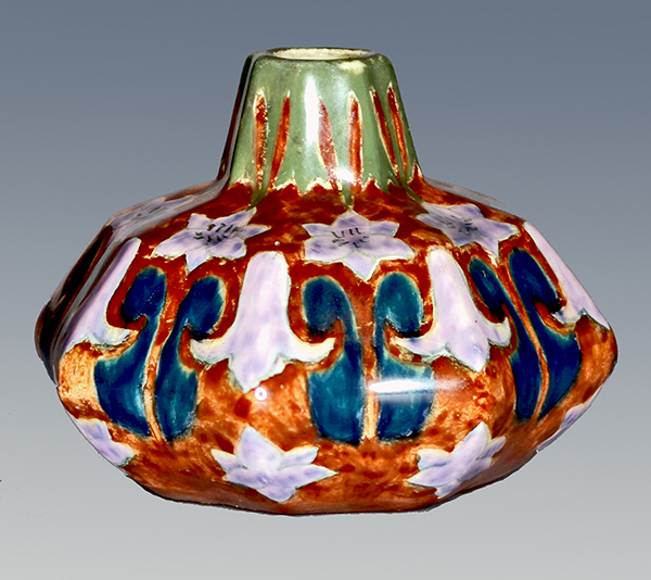 Nr.: 329, On offer a Holland Utrecht 8 sided miniature vase