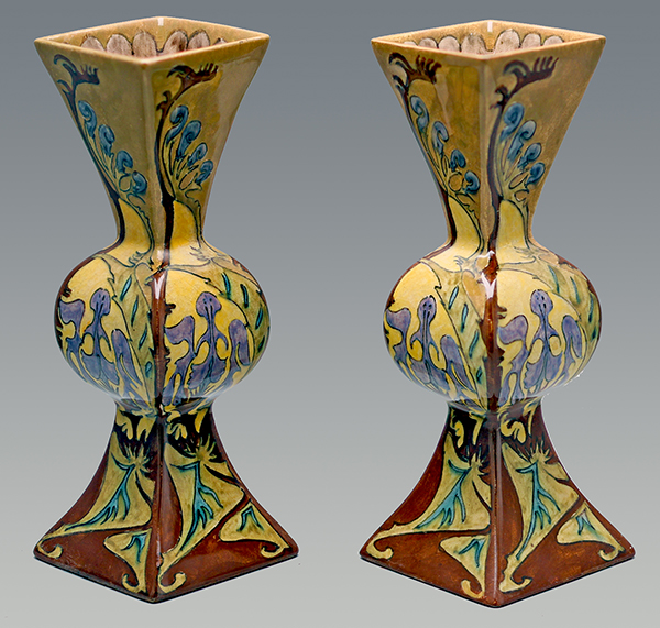 Nr.: 404, On offer a couple (2) Rozenburg little vases