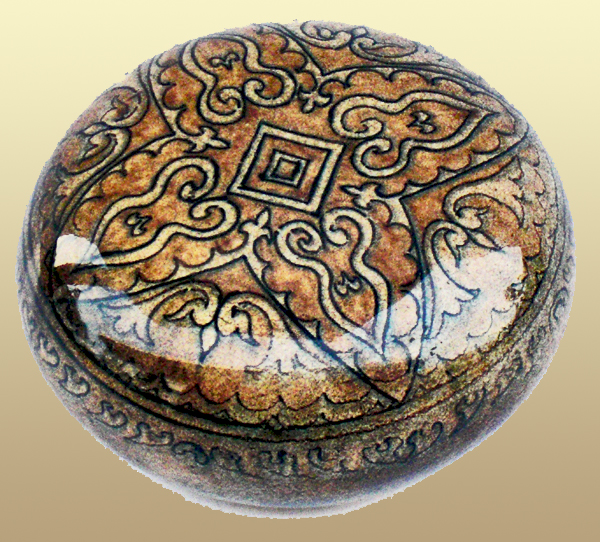 Nr.: 57, Already sold : decorative pottery made by Rozenburg, Description: Plateel Paperweight, Diameter 8,2 cm Height 3,4 cm, period: Year 1895, Decorator : unknown, 