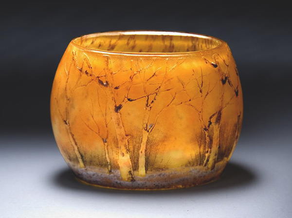 Nr.: 153, Reeds verkocht : glaskunst van Daum Nancy, Omschrijving: Glas Vaas, Hoog 4,6 cm Breed 5,6 cm, Periode: Onbekend, Winter landschap, 