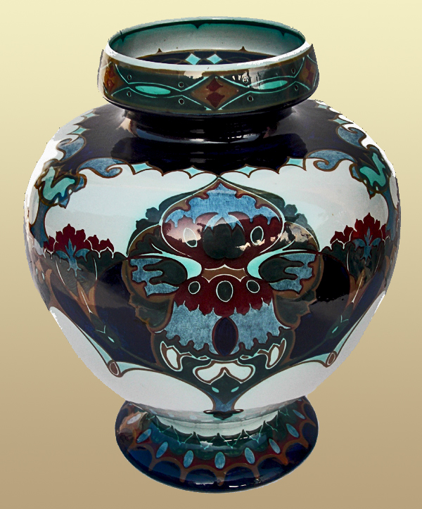 Nr.: 81, On offer decorative pottery made by Rozenburg, Description: (juliana) Plateel Vase, Height 29 cm width 25 cm, period: Year 1911, Decorator : Samuel Schellink, 