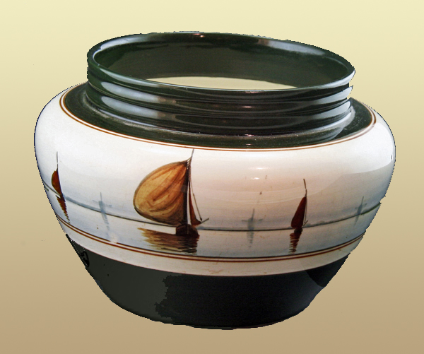 Nr.: 190, On offer decorative jartery made by Gouda (zh)  Plateel jar, Height 13,5 cm , Diameter 25 cm , Year 1904-1910 , Pieter Woerlee