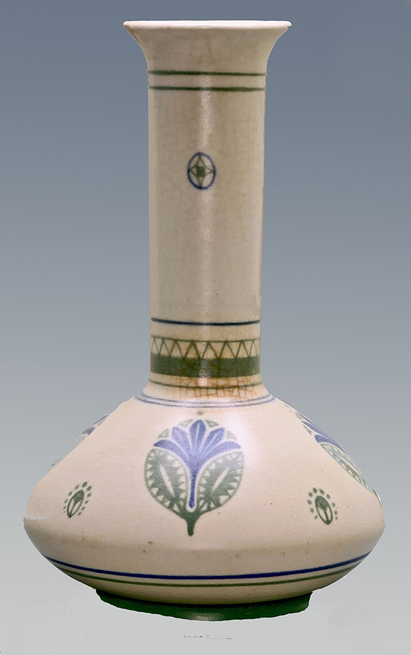 Nr.: 193, Te koop aangeboden sieraardewerk van de Distel  Plateel Vaas, (geometrisch) , Hoog 21 cm , Diameter 12,5  cm , Jaar 1895-1923 , Ontwerper Bert Nienhuis