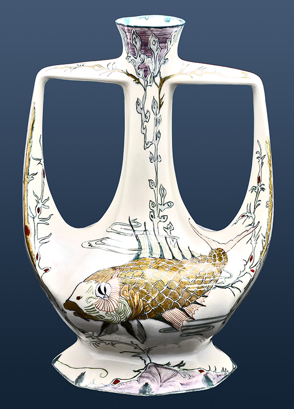 Nr.: 368, Reeds verkocht : Rozenburg eierschaal vaas met 2 oren, decoratie van karpers tussen waterplanten